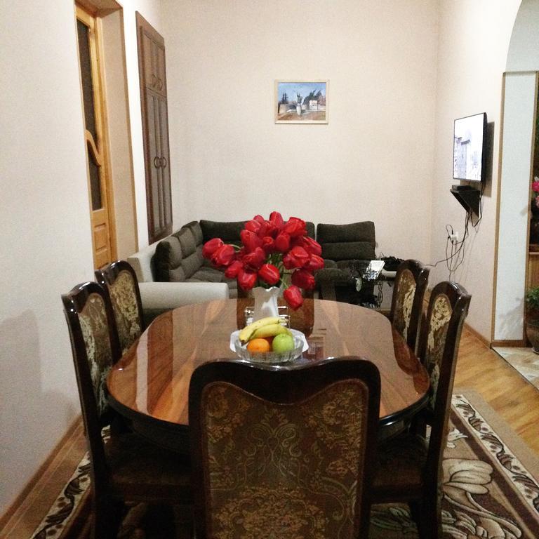 Mari Guest House Telavi Extérieur photo