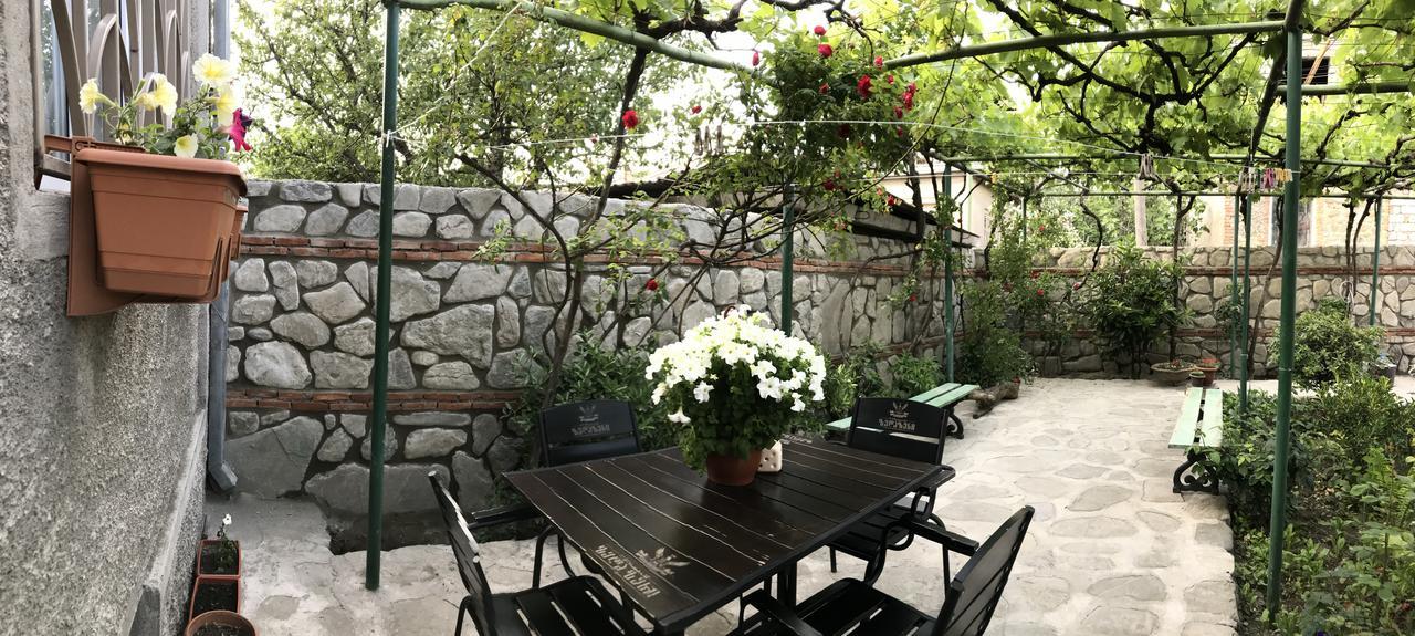 Mari Guest House Telavi Extérieur photo